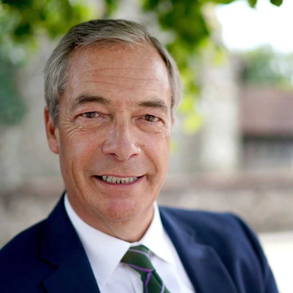 Give me a Thumbs Up 👍 and Retweet If you want Nigel Farage to become Prime Minister! 🇬🇧