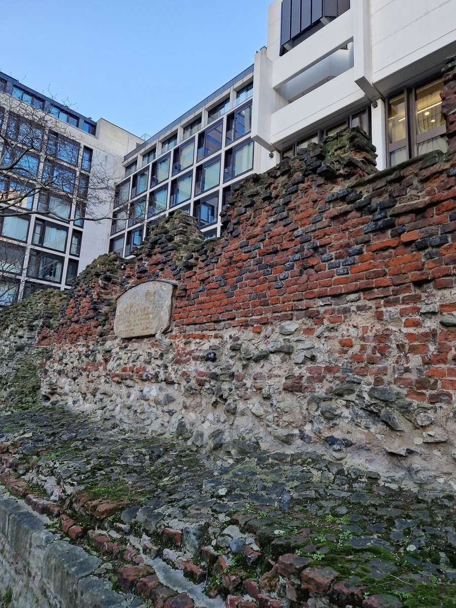 Only in London for a flying visit yesterday, but was good to see in passing the ruins of the medieval wall and the tower of the hospital of Elsing Spital