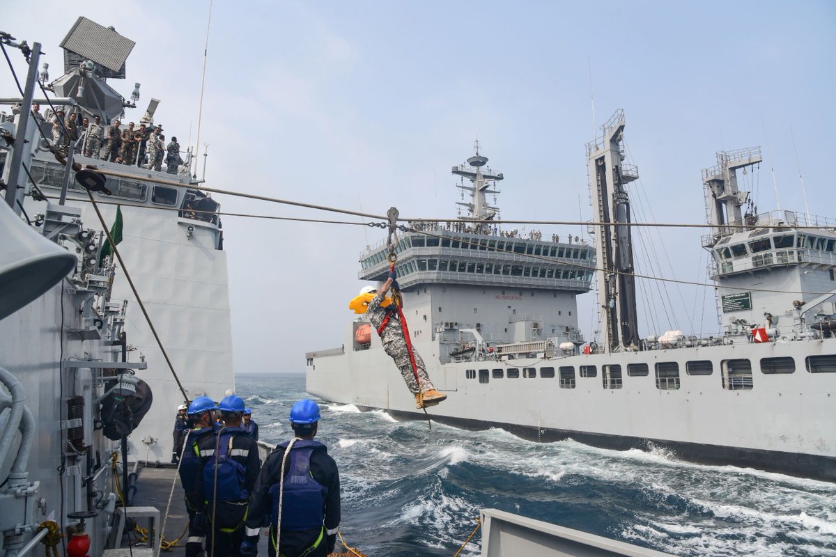IN_HQENC's tweet photo. #Jointmanship
 🇮🇳 250+ Student Officers and faculty from #DSSC Wellington visited the #EasternNavalCommand, as part of their Industrial Demonstration Tour on 15 to 19 Jan. They were provided a comprehensive briefing on the organisation and functioning of the ENC.

⚓During the visit, they sailed onboard @IN_EasternFleet ships #INSShakti #INSSahyadri and #INSKavaratti and explored various @IndianNavy units at #Visakhapatnam comprising #submarine , Air Station and Naval Dockyard. 

 @HQ_IDS_India @adgpi @IAF_MCC
 #Synergy #Triservices