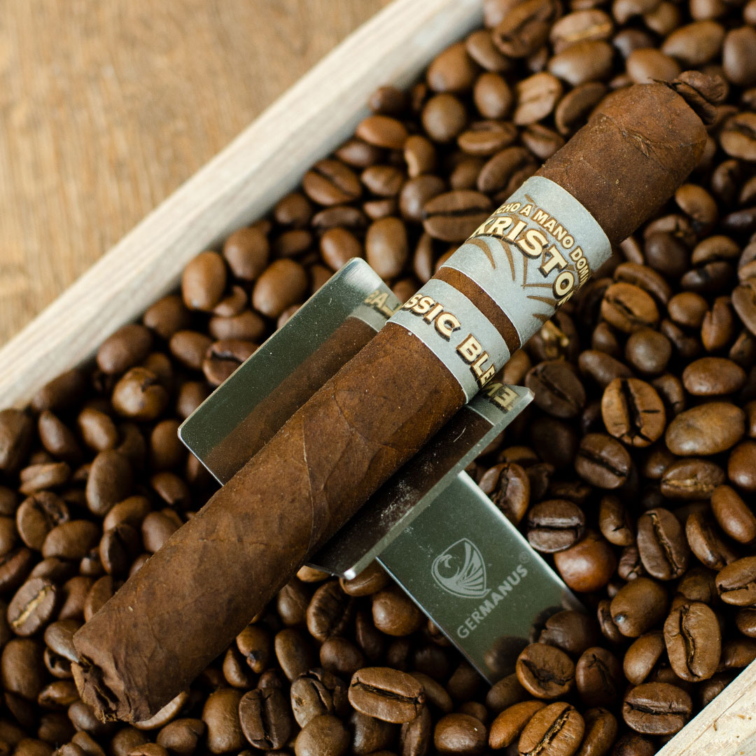etwasgenuss's tweet photo. Zuschauer Swen hat mir mit der Kristoff Classic Blend eine günstige Zigarre mit Maduro-Deckblatt und geschlossenem Zigarrenfuß zugeschickt.

Zum Video: https://t.co/wwHGkpkfzG

#etwassgenuss #zigarrenzeit #zigarrenliebe #zigarrentest #zigarrenreview #kristoffzigarre https://t.co/8i8kPdmPHE