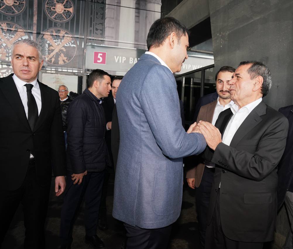 murat_kurum's tweet photo. İstanbul’umuz sporun başkenti olacak. Bunun için spor kulüplerimizle el ele vereceğiz, kulüplerimizin gücüne güç katacağız. Galatasaray Spor Kulübümüzü ziyaretimizde neler yapabileceğimizi konuştuk. Başkan Dursun Özbek’e misafirperverlikleri için teşekkür ediyorum.

📍Seyrantepe https://t.co/iUSCq2r7sI