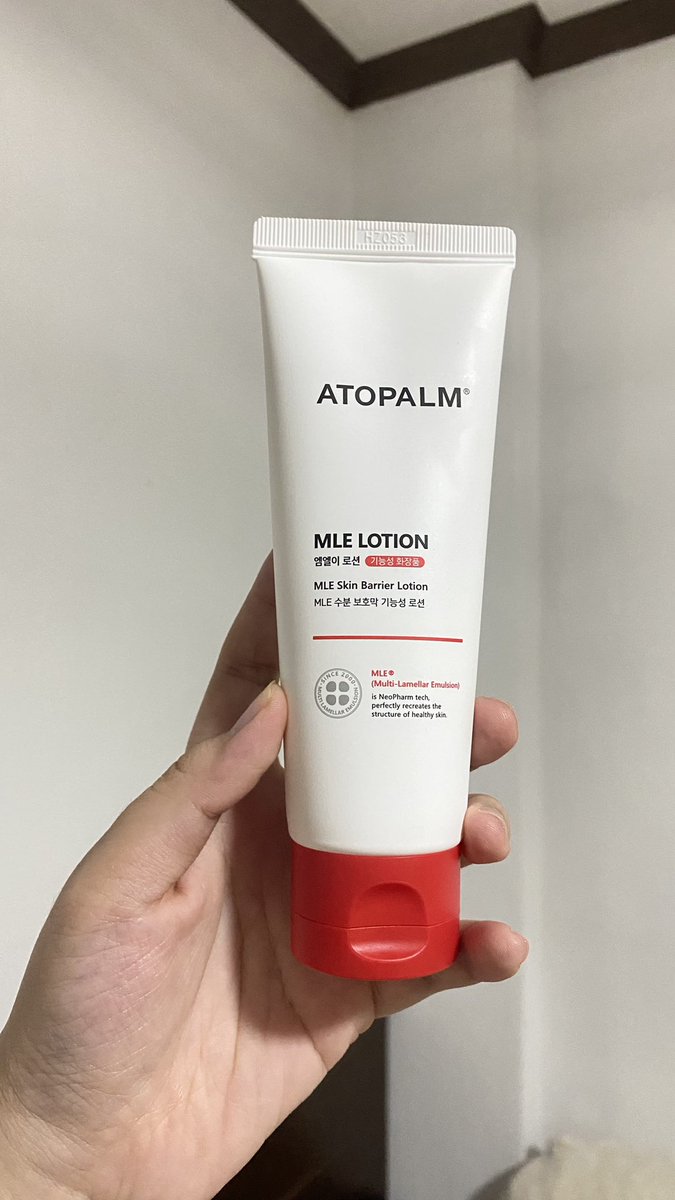Mechashy's tweet photo. ส่งต่อ Atopalm ฝาแดง
🫶🏻ราคา 150 ส่งฟรี ✨
ทักมาขอดูรูปได้ค่ะ พร้อมโอนลดได้อีกงับ
(มีกล่อง)
#ส่งต่อสกินเเคร์ #ส่งต่อสกินแคร์มือ2 #สกินแคร์พร้อมส่ง #สกินแคร์รักษาสิว #สกินแคร์เกาหลี #atopalm #มอยส์เจอร์ไรเซอร์ #moisterizer #ส่งต่อคสอ #สกินแคร์ https://t.co/QztQKp5P2Y