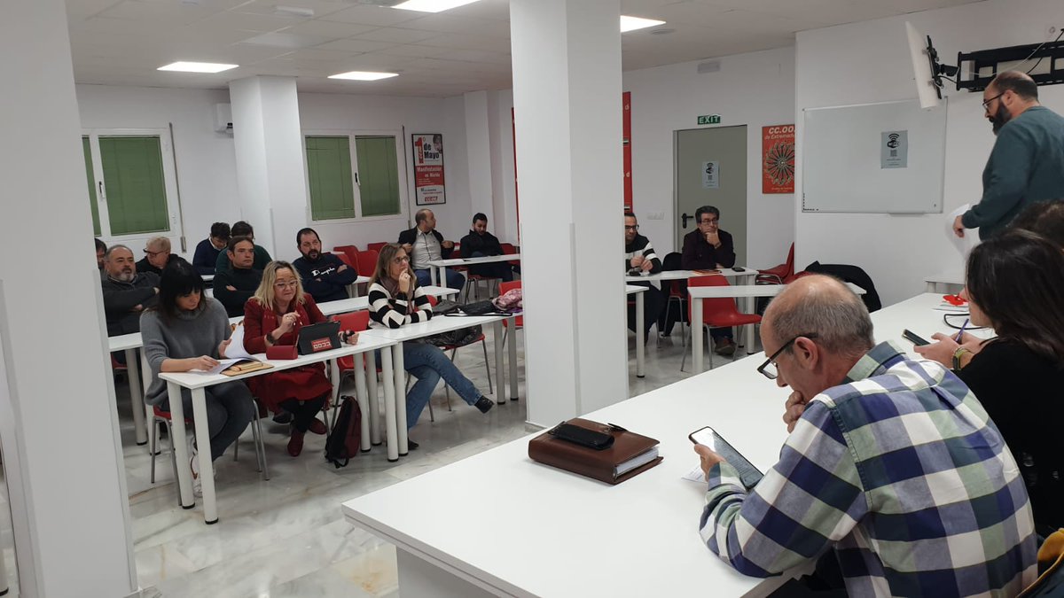 Industria_CCOO's tweet photo. #EstaPasando
@garbineespejo participa junto a @Satu_Lagar en el consejo de @ccooindustriaex tratando entre otros estos temas👇
👉Situación política regional
💪Acción sindical
🔴Despoblación que se sufre en le territorio
#CCOOIndustriaEsFuturo
#ElPoderDeCambiarLasCosas https://t.co/yitnEJXNnQ