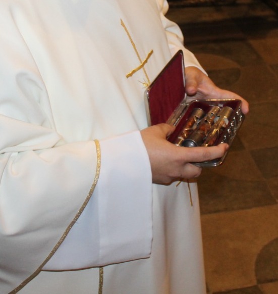 𝐋𝐚𝐬 𝐫𝐞𝐥𝐢𝐪𝐮𝐢𝐚𝐬 𝐝𝐞 𝐒𝐚𝐧 𝐅𝐮𝐥𝐠𝐞𝐧𝐜𝐢𝐨 𝐩𝐨𝐫 𝐩𝐫𝐢𝐦𝐞𝐫𝐚 𝐯𝐞𝐳 𝐞𝐧 𝐥𝐚 𝐂𝐚𝐭𝐞𝐝𝐫𝐚𝐥
En la misa en honor a San Fulgencio, patrono de la Diócesis y de Plasencia se veneraron por primera vez las reliquias del Santo. 

👉i3d.me/baaN_g