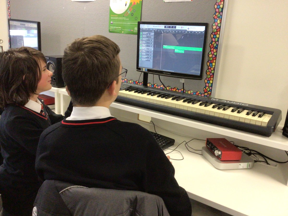 bec_fowlerteach's tweet photo. 8RWH Mastering automation tools on Logic Pro X to create Video Game compositions @StCyresSchool #musicinschools @stcyreschat @StcyresD https://t.co/jIcdBRU75X
