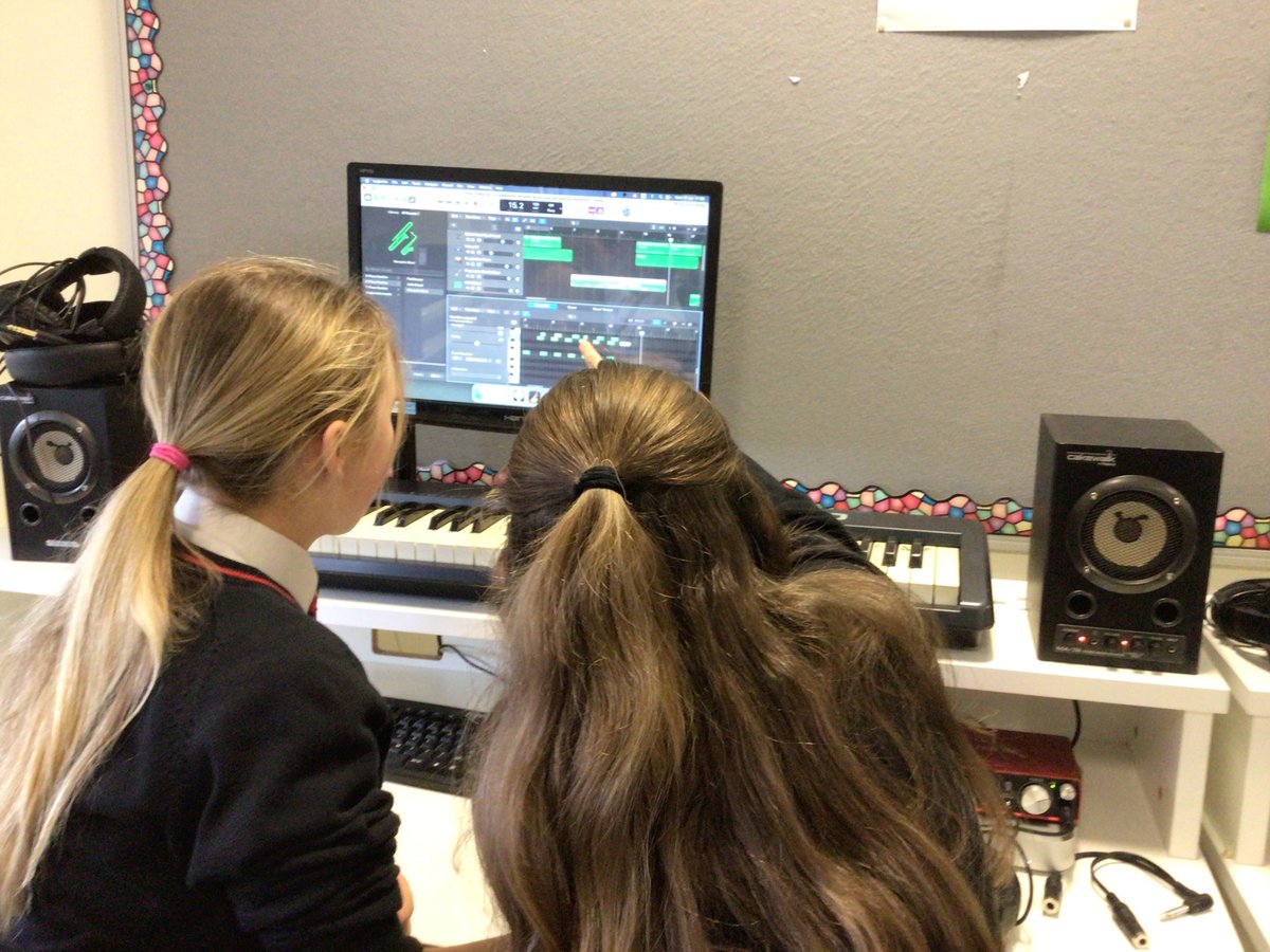 bec_fowlerteach's tweet photo. 8RWH Mastering automation tools on Logic Pro X to create Video Game compositions @StCyresSchool #musicinschools @stcyreschat @StcyresD https://t.co/jIcdBRU75X