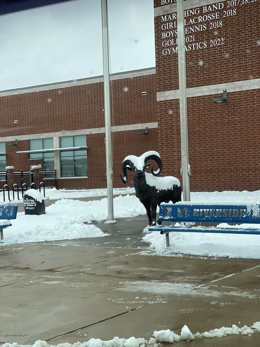 RiversideLCPS's tweet photo. Loudoun County Public Schools and Administrative Offices are closed, today, Wednesday, January 17. All activities on School campuses are canceled. Tonight’s Community Listening Session with Dr. Spence will be rescheduled. https://t.co/BLAfM7ojYI