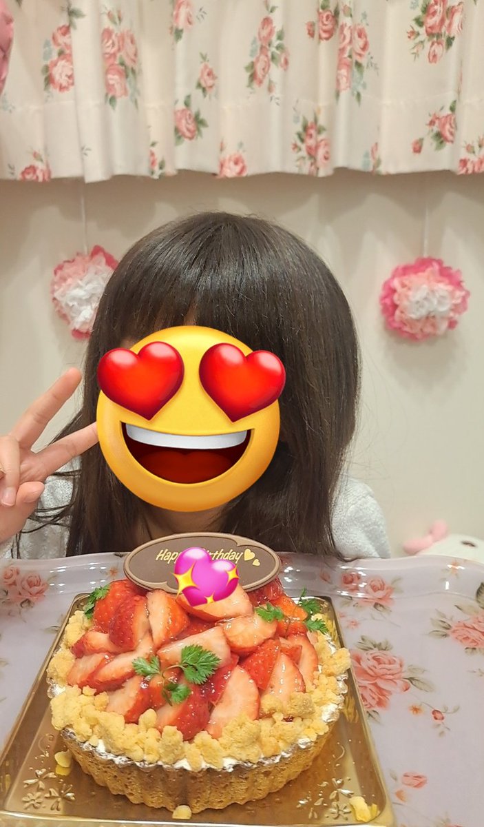 keitanyoshitan's tweet photo. 👧10歳のBirthday🎂
🎉Congratulation🎉
今年は #VENTOTTO さんの🍓タルトにしました💕 https://t.co/qzg9Cbcq4i