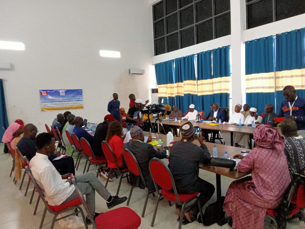 Wanep_Senegal's tweet photo. En ce mercredi 17 janvier, un dialogue communautaire se tient à Guédiawaye. Il a pour objectif pour la Promotion d'initiatives de réponses concertées contre l'escalade de la violence pré-électorale.
Thématique: Les acteurs s'engagent pour une élection présidentielle de paix https://t.co/xr40KKCce6