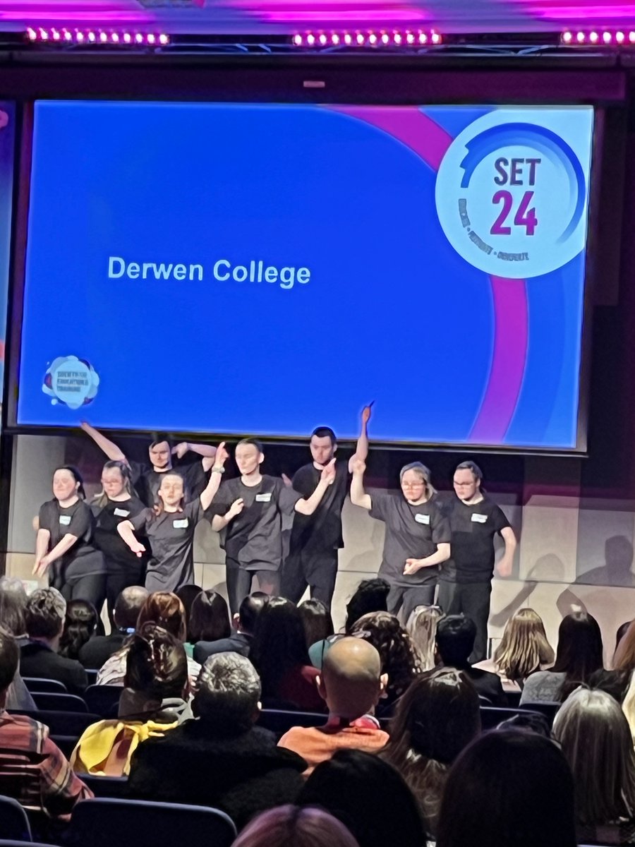 DerwenCollege's tweet photo. Students attended the annual SET Conference in Birmingham, yesterday. 
Our Student Union Board spoke about the importance of representing the views of students, while Performing Arts students entertained visitors. Well done, everyone! 🤩
@SocietyET #PerformingArts #StudentVoice https://t.co/4dDipO9W59