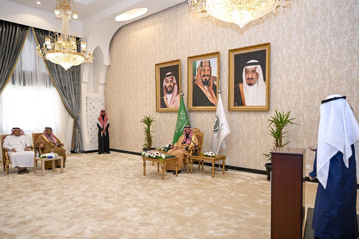 سمو محافظ #الطائف الأمير #سعود_بن_نهار
يكرم طلاب وطالبات  تعليم الطائف الحاصلين على مراكز متقدمة في مسابقات محلية ودولية .
..هنأهم سموه بما حققوه من إنجاز، حاثاً إياهم  على بذل المزيد من الجهود لرفع أسم المملكة في كافة المحافل الدولية.