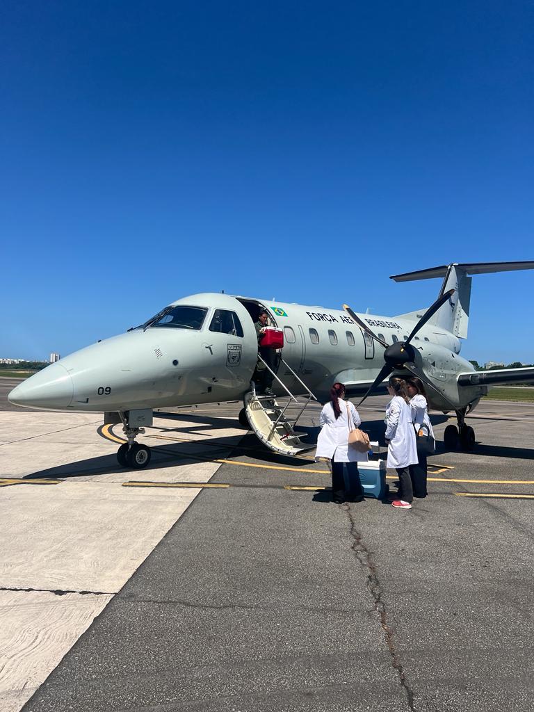fab_oficial's tweet photo. #VooDaVida 
Ontem (16/01), uma aeronave C-97 Brasília da Força Aérea Brasileira realizou o transporte de um fígado, de Aracaju/SE para Vitória/ES.
#DoeÓrgãos! #SalveVidas! ❣️
#FAB #FAB24hNoAr #Transplante #Vida #EsquadrãoPioneiro https://t.co/GsNXHBWXLy
