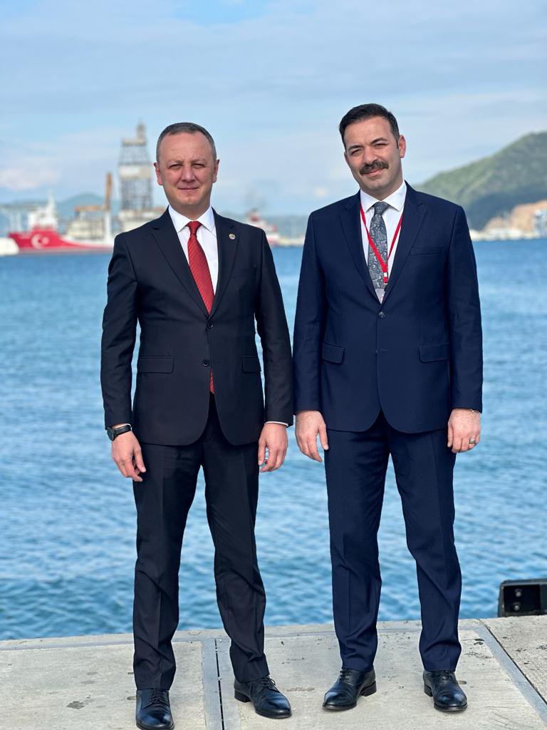 dromerselimalan's tweet photo. Omuz omuza verince yol mu dayanır? 

Daha Yeni Başlıyoruz.

Hep Birlikte Yeni Zonguldak. https://t.co/6SLJ7B7MgW