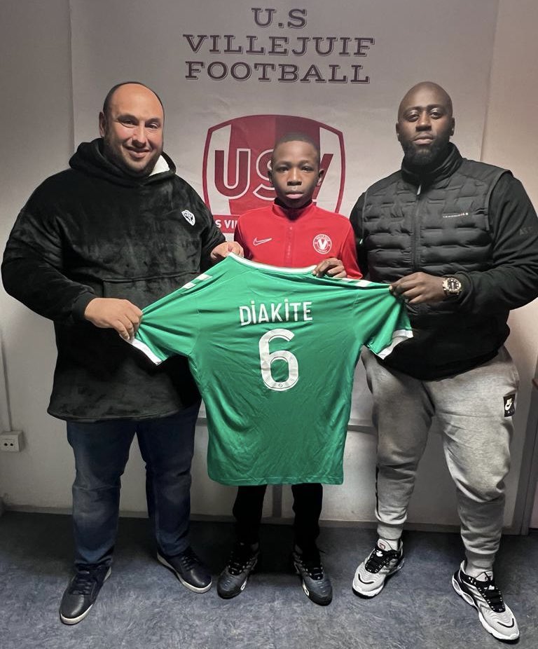 📝 𝗦𝗜𝗚𝗡𝗔𝗧𝗨𝗥𝗘

🥳 Un U13 ( 2011 ) signe à <a href="/ASSEofficiel/">AS Saint-Étienne</a> !!!

🤩 Félicitations à OUSMANE DIAKITÉ !

🍼 Licencié à <a href="/USVillejuifFoot/">US Villejuif Football</a> depuis la Catégorie U8 ( U6/U7 à <a href="/LHay_les_Roses/">Ville de L'Haÿ-les-Roses</a> )

🗓️ Contrat de 5 Ans

🏭 Intègrera le Centre de Formation en 2026-2027