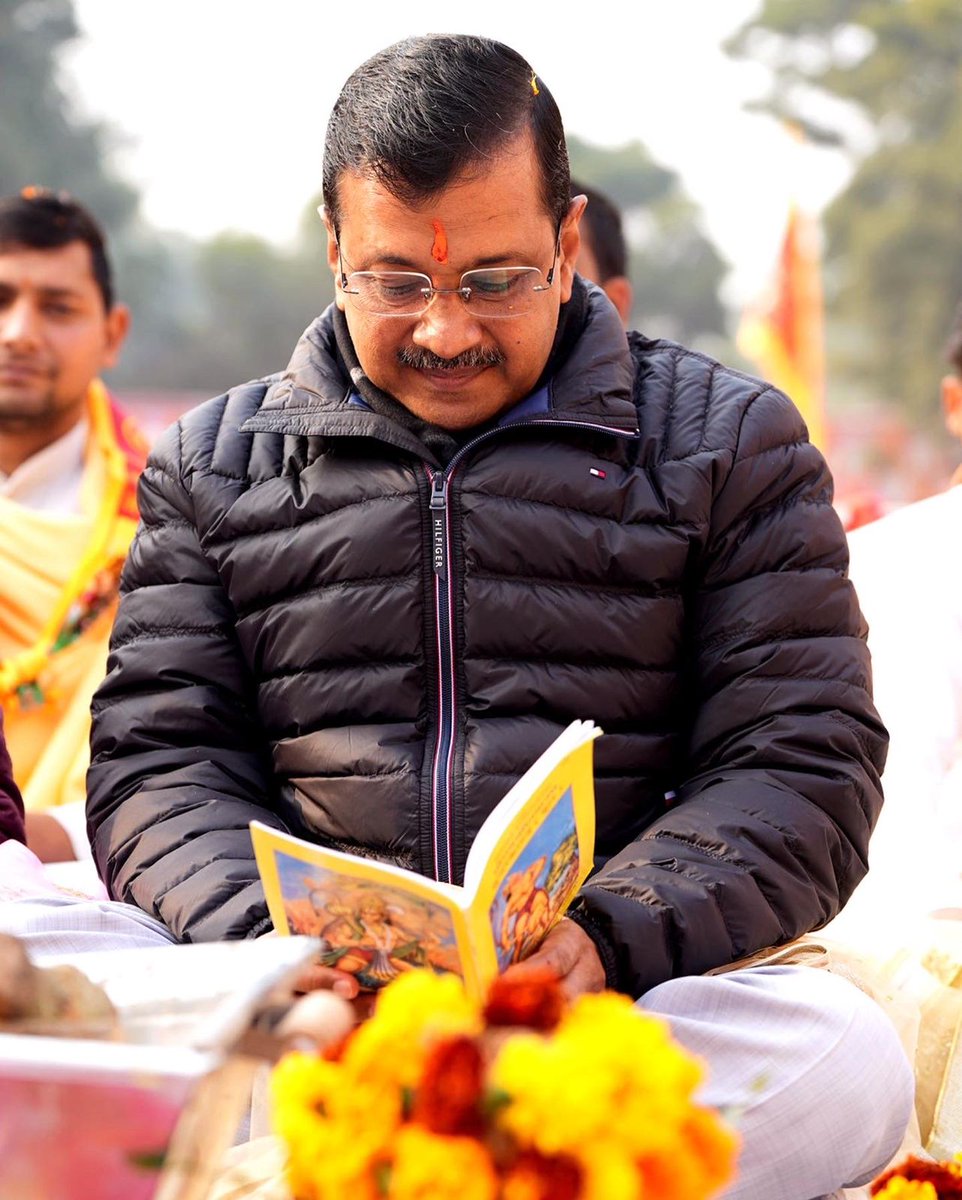 AMIT_GUJJU's tweet photo. काफ़ी सस्ती जैकेट पहने हुए है दिल्ली के मालिक 🫡 https://t.co/8dLugb0r3J