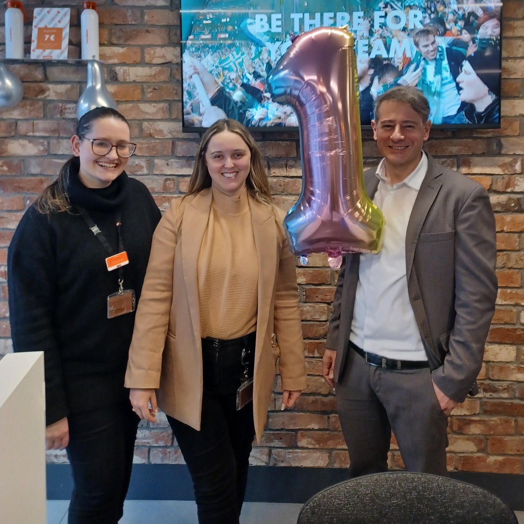 easyHotel tweet media