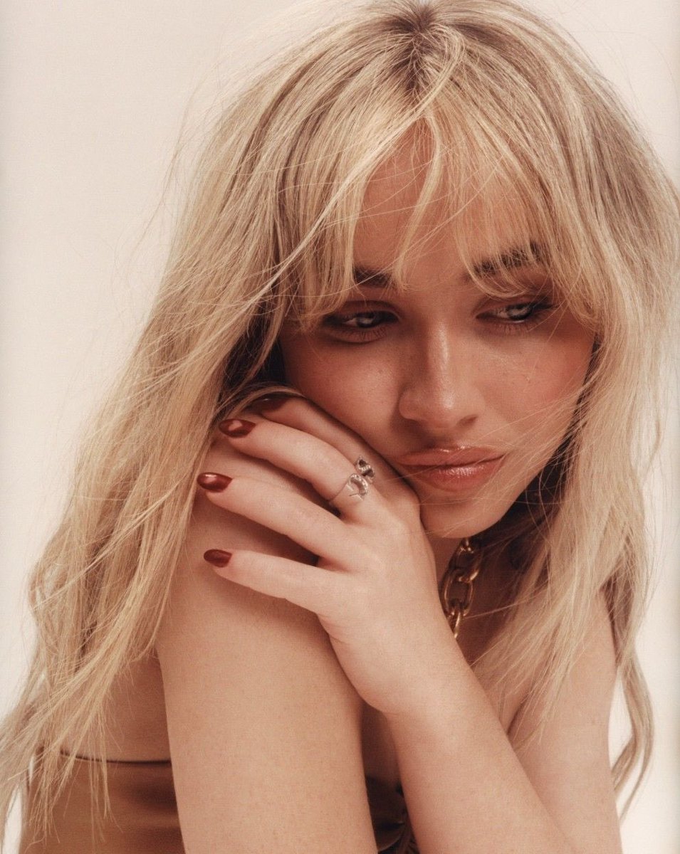 charts_sabrina's tweet photo. .@SabrinaAnnLynn’s “Feather” reached a new peak on Global Spotify at #41 (+2) and a new biggest streaming day with 2,260,513 streams. https://t.co/sbgi5PtkvH