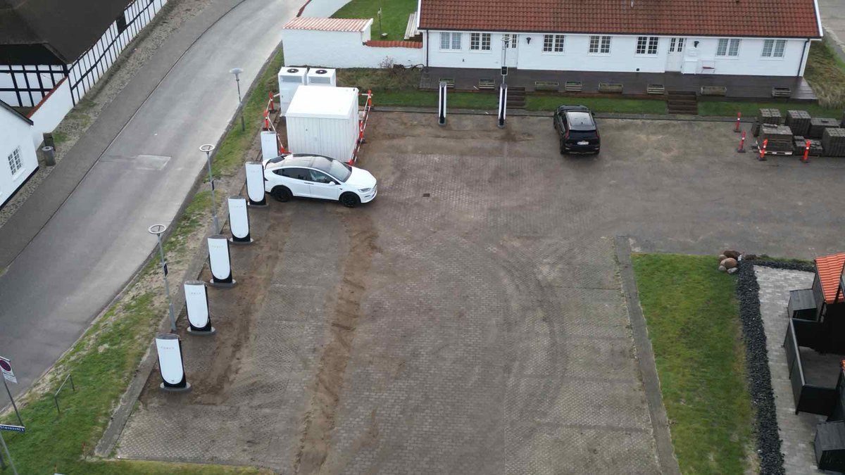 New Tesla Supercharger: Blokhus, Denmark (4 stalls) tesla.com/en_eu/findus?l…