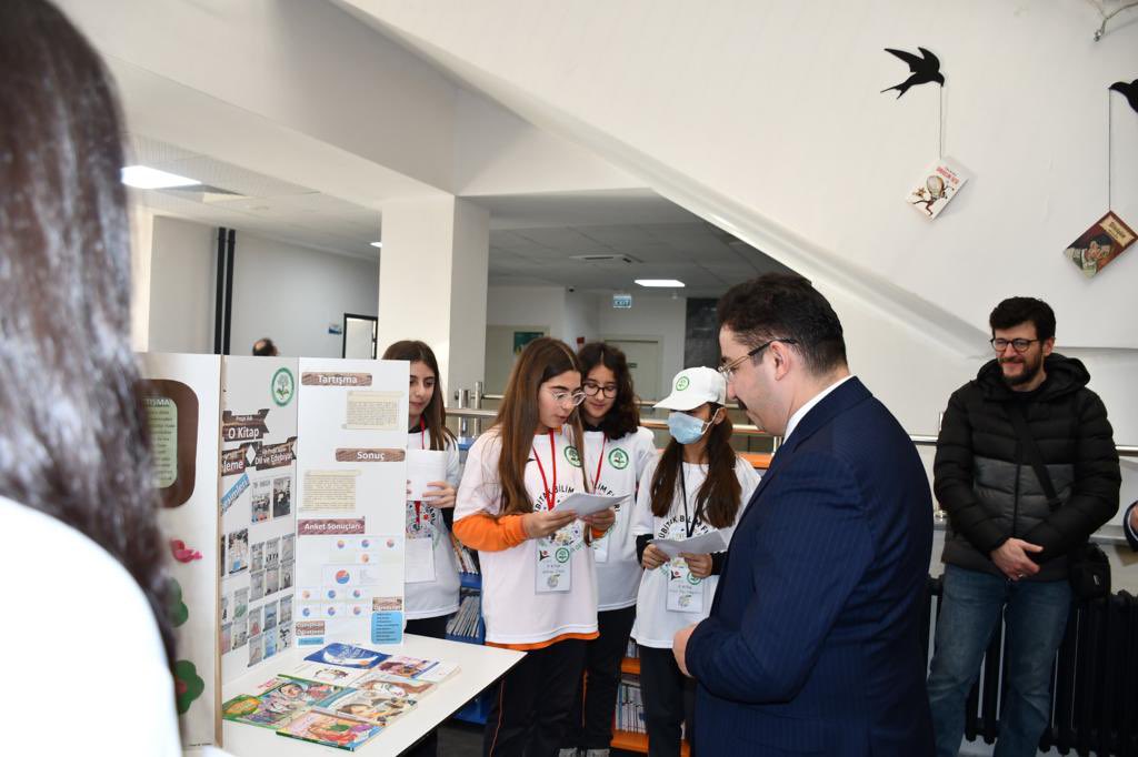 mudanyakymkligi's tweet photo. Sayın Kaymakamımız Ayhan TERZİ, Halit Paşa Ortaokulu öğrencilerinin hazırlamış olduğu projelerin sergilendiği Tübitak 4006 Bilim Fuarının açılışını gerçekleştirdi. Stantları tek tek gezip projeleri inceledi. Emeği geçenleri tebrik ederek, başarılar diledi. https://t.co/56tdIBvylV