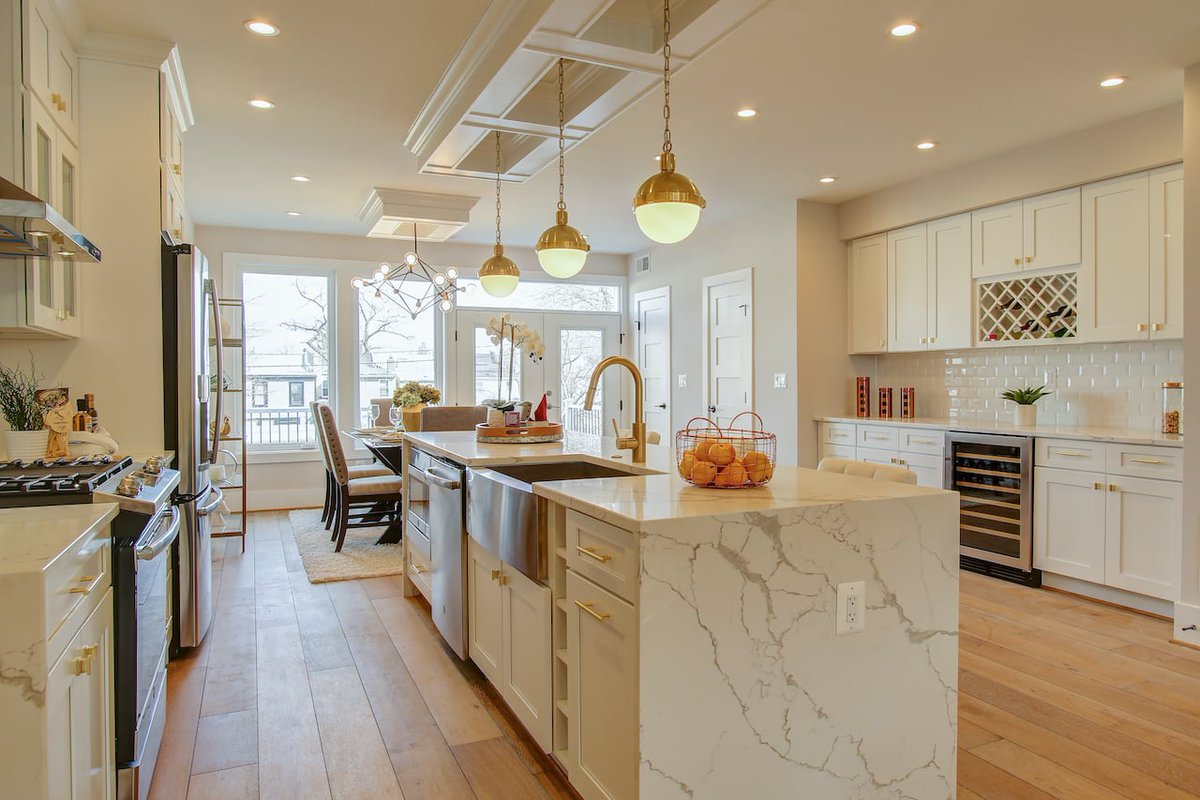 kbskitchenbath's tweet photo. 🍳✨ Step into elegance and efficiency with our latest kitchen design! Pristine marble, sleek appliances, and timeless charm. Kitchen tips included! Let's craft your dream kitchen. https://t.co/dhjzy98Mv2 📞🛠️ #HomeMakeover #KitchenDesign #ModernHome #KitchenAndBathShop https://t.co/fMErURfEgk