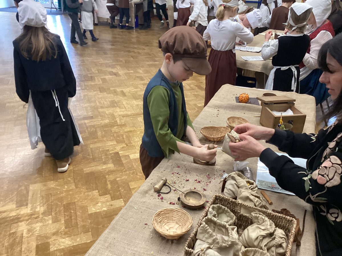 Wood End School tweet media