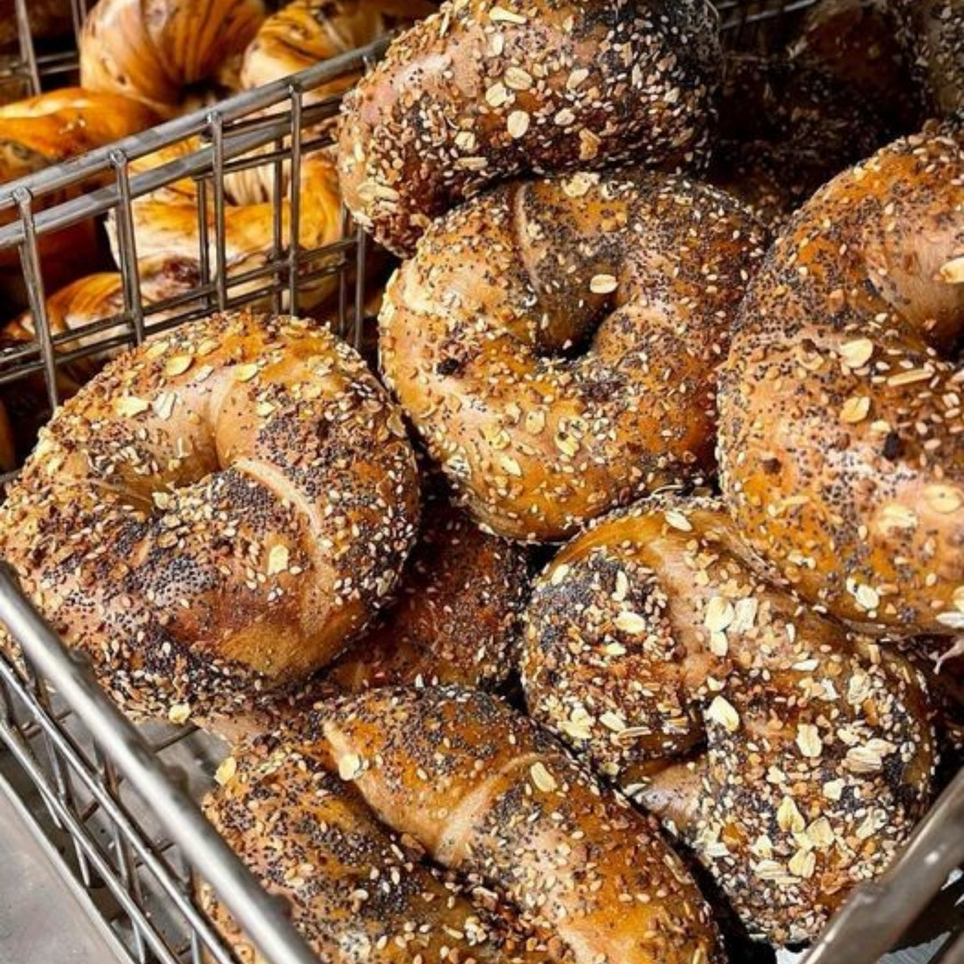 🥯✈️ Give a delicious bagel gift! We're shipping bagels nationwide.
More: getmurraysbagels.com