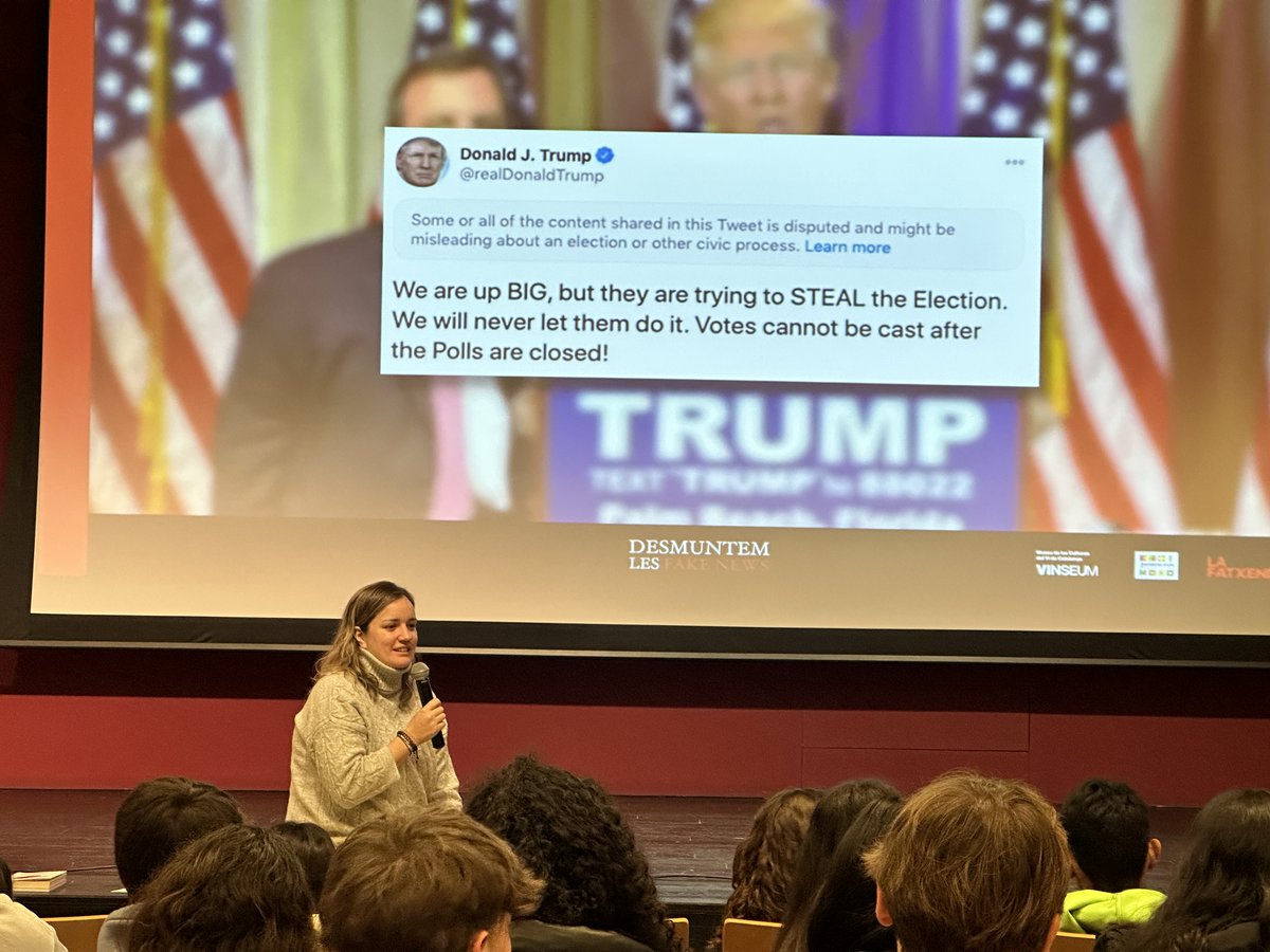 Desmuntem les fake news‼️📺

Ahir a l'auditori del museu joves d'ESO i batxillerat van participar en un taller pràctic sobre les mentides que corren pels canals de comunicació 📰

📻Una profitosa sessió a càrrec de <a href="/lafatxenda/">LA FATXENDA</a> dins de l'Escola d'Hivern de <a href="/lagueralda_cpv/">La Gueralda, Casal Popular de Vilafranca</a>