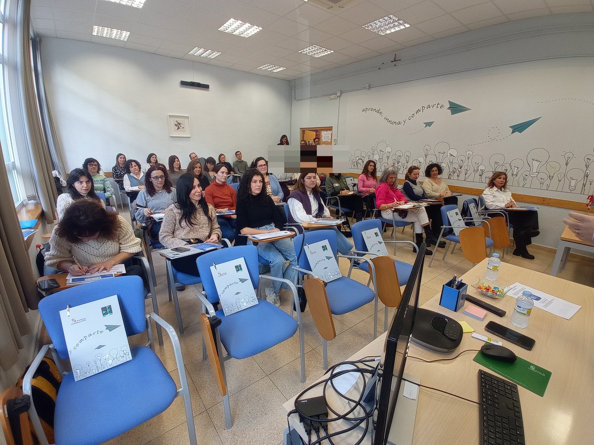 Sesión presencial #OBSERVA_ACCIÓN #One2One Internacional con docentes <a href="/educacyl/">Educación JCyL</a> que irán a Canadá, Cornwall, Malta, Limerick, Escocia, Noruega, Francia y Alemania y #School4School en Malta

Nuestro Jefe de Servicio <a href="/fjmagdafuente/">Javier Magdaleno</a> les da la bienvenida

#innovaCyL #formacionCyL