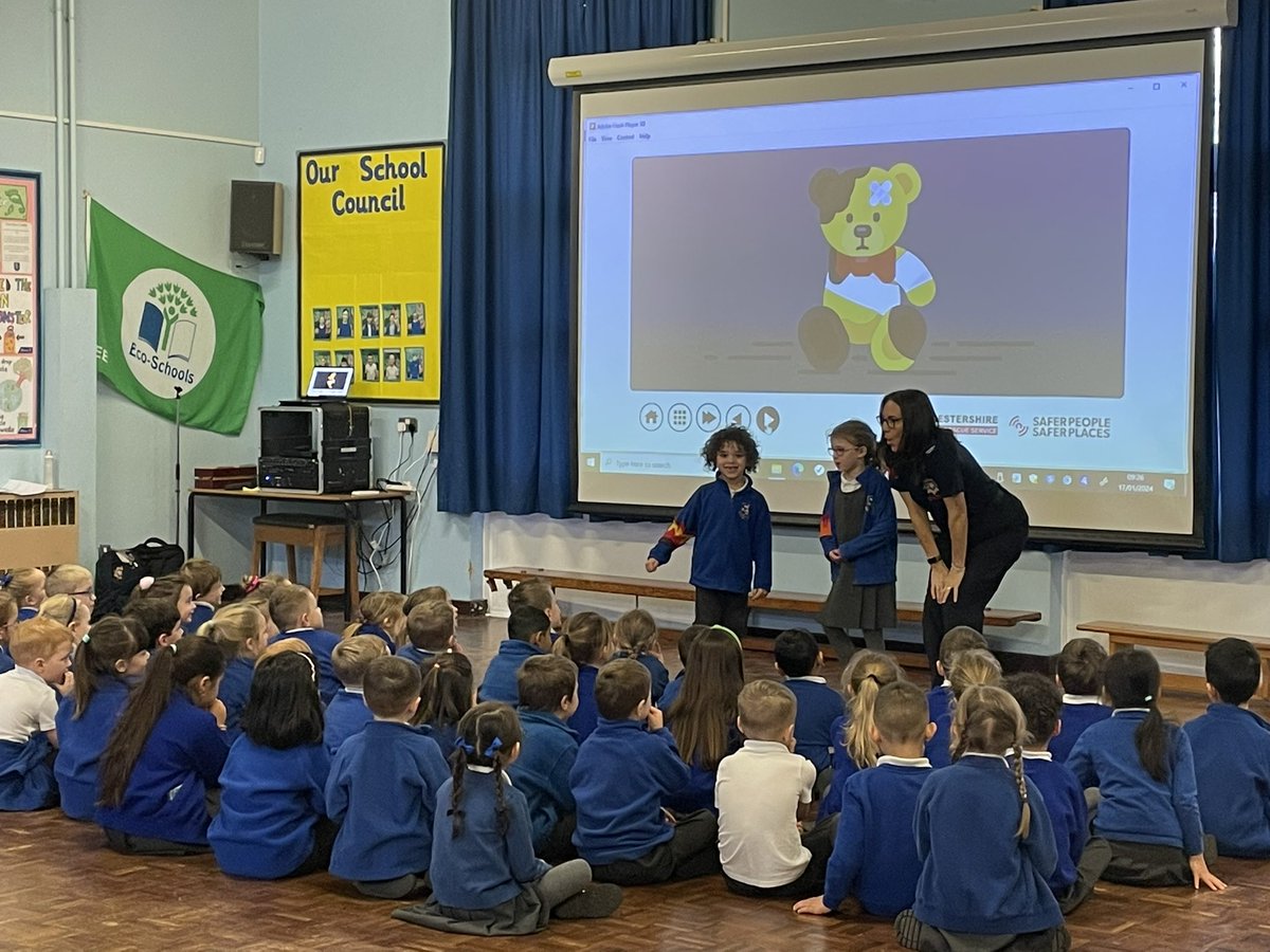 latimerprimary's tweet image. Year 1 learnt all about the Fire Service and how to stay safe this morning 🚒 🔥 huge thanks to @LeicsFireRescue for a brilliant session and well done Year 1s on your excellent learning and behaviour ☺️💙👍🏼 #ClassHC #ClassKB #LatimerPSHE