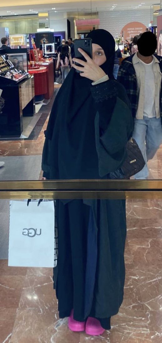 HendaAyari5's tweet photo. Lorsqu’un enfant est biberonné aux valeurs de l'ultra gauche pro islamiste et anti sioniste ça donne ce résultat : 

La Fille Insoumise… 

Ines, 22 ans, fille du couple couple phare de la France insoumise #LFI Raquel Garrido et Alexis Corbière a été placée en GAV mardi 16 janvier pour apologie du terrorisme.
Convertie à l'islam, elle  assume parfaitement son #antisémitisme et le revendique ouvertement.
En parlant des enfants massacrés le 7 octobre elle a exprimé : « ils me font pas du tout de peine »

Voilà le triste résultat des valeurs éducatives et politiques transmises par le couple de gauchistes Garrido/Corbière sur leurs enfants.

Lorsque l’on voit les conséquences de l’éducation du couple Garrido/Corbière sur leur propre fille, comment ne pas s’inquiéter de ce qu’ils pourraient faire aux enfants de France si par malheur, un jour, ils accédaient au pouvoir. 

C’est encore la preuve que #LFI est bien la 5ème colonne de l’Islam radical. 
C’est le résultat de l'endoctrinement de l’idéologie de l'islamo gauchisme.
 #LaFranceInsoumise ou plutôt 
#LaFranceIslamiste, est un élevage industriel d’antisémites et de fanatiques. 

Voilà pourquoi la France insoumise est un parti dangereux pour la démocratie qui devrait être dissout et interdit !

Lorsqu’on constate ce que @alexiscorbiere et @RaquelGarridoFr ont fait de leur propre fille, comment ne pas s’inquiéter si ce parti prenait le pouvoir demain en France...
#LFI est un danger et une menace pour notre pays ! 

https://t.co/OerCe5gidR
