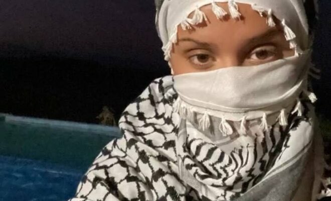 Lorsqu’un enfant est biberonné aux valeurs de l'ultra gauche pro islamiste et anti sioniste ça donne ce résultat : 

La Fille Insoumise… 

Ines, 22 ans, fille du couple couple phare de la France insoumise #LFI Raquel Garrido et Alexis Corbière a été placée en GAV mardi 16