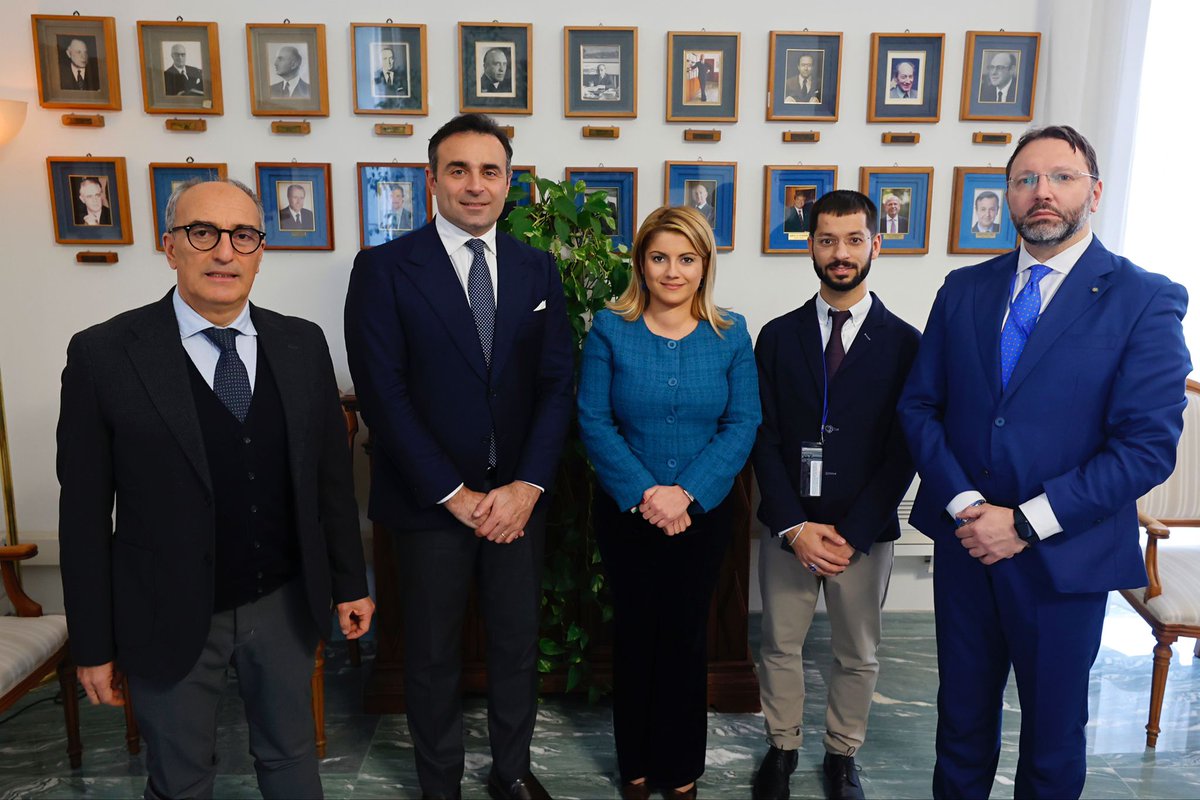 Sds <a href="/tripodimaria/">Maria Tripodi</a> ha incontrato una delegazione della Società Italiana del Dottorato di Ricerca <a href="/SIDRI_Dottorato/">Società Italiana del Dottorato di Ricerca</a>, guidata dal Presidente Antonio de Lucia.  Proficuo confronto per ampliare la cooperazione strategica tra la #Farnesina e il mondo della ricerca italiana.