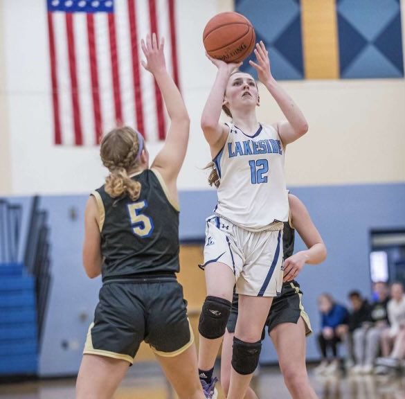 2027 5’9” PG Paige Murphy (<a href="/PaigeTMur/">Paige Murphy</a>) continues to have a dominant Freshman year for Lakeside Lutheran! 

Murphy scored 37pts, 5-8 from 3 &amp; added 7 boards, 2 assists &amp; 3 steals! 

College coaches! 👀

#WABFam