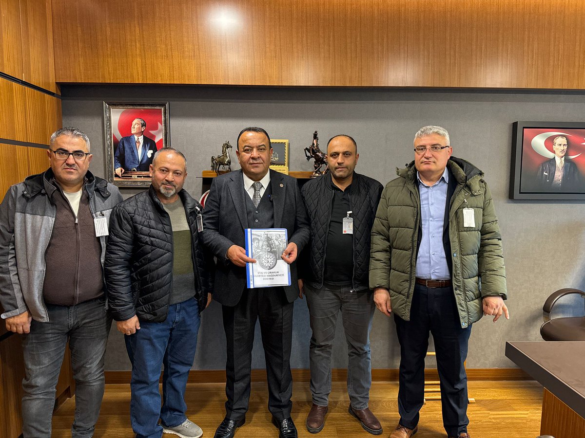 Ankara'daki mağdur arkadaşlarımız TBMM <a href="/TBMMresmi/">TBMM</a> çatısı altında Ankara milletvekili Adnan Beker <a href="/AdnanBekerr/">Adnan Beker</a> ile Staj ve Çıraklık Sigortası Mağduriyetinin çözülmesi için bir görüşme gerçekleştirdiler. 
Kıymetli vekilimize misafirperverlikleri ve destekleri için, görüşmede