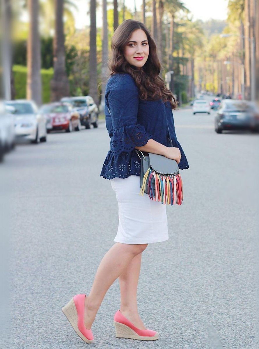 5PointsPlazaHB's tweet photo. Step into the new year with confidence and style! Find the perfect wardrobe essentials at LOFT. 👚👠 @loft Direct Store #: (714) 847-9828 https://t.co/Mo8fsHBNKD https://t.co/vy5lw6Qqb1