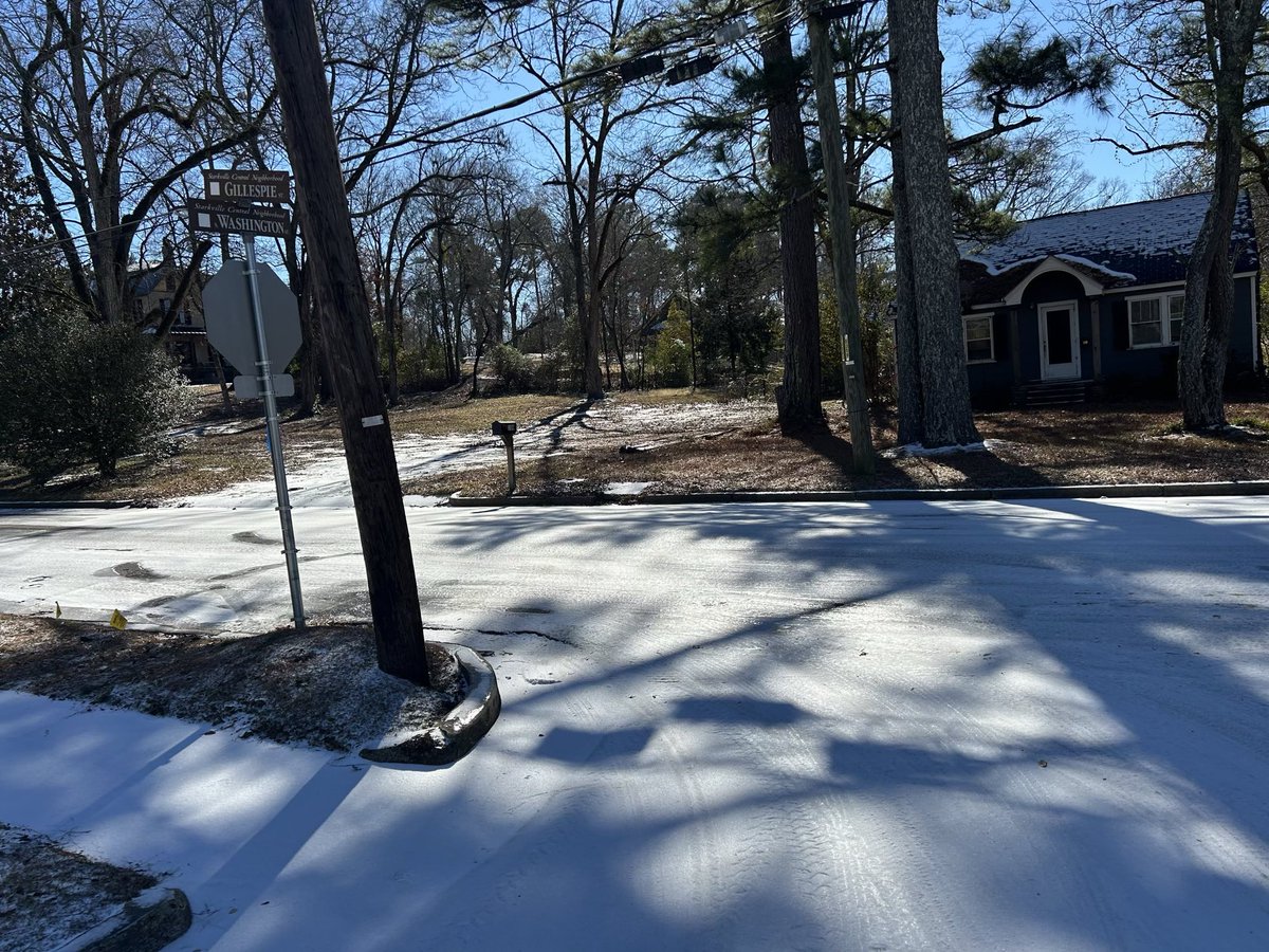 Starkville_PD's tweet photo. Although some roads have cleared of ice, others have not. If it looks unsafe please don’t try it.  Help patrol officers help you, or ya know natural selection and whatnot.. https://t.co/G8y8Z4yUst