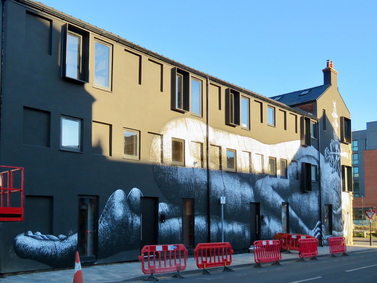 It looks like #Phlegm has completed his mural on the side of the Eye Witness Works! The afternoon sun was casting a huge shadow which was frankly rubbish, so I’ll go back tomorrow when hopefully the lighting will show it off better! #Sheffield #SheffieldStreetArt #StreetArt