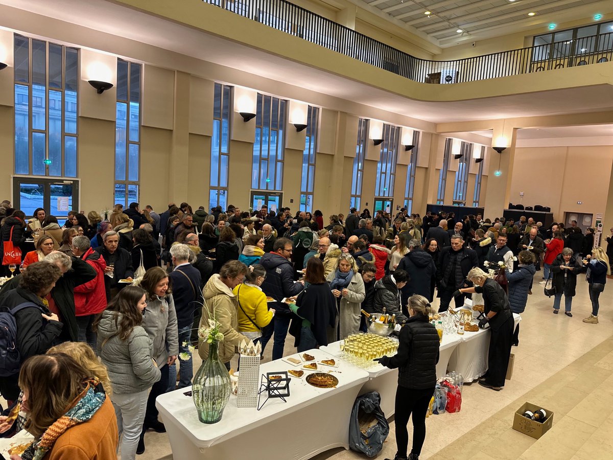 Lamri_ADOUI's tweet photo. Le bilan de l’année, des projets d’avenir,  des valeurs partagées… 
Très heureux de ce moment de convivialité avec l’ensemble de la communauté universitaire @Universite_Caen  #Voeux2024 https://t.co/gHwTddGK5h