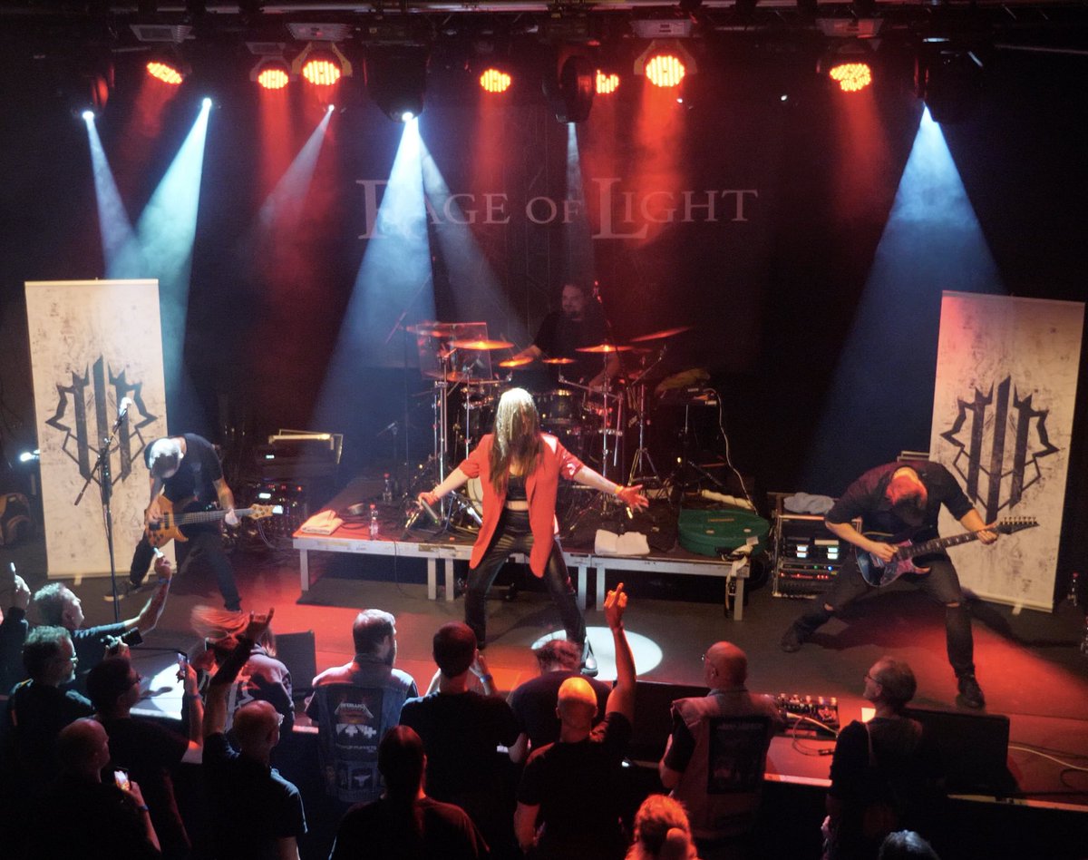 So who would like to see a video of an old song we had NEVER played live before ? 🐉🔨⚡️
