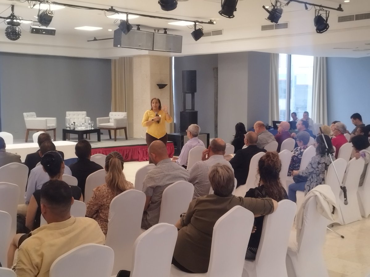 La directora de la DGMA del <a href="/citmacuba/">Ministerio de Ciencia, Tecnología y Medio Ambiente</a> <a href="/OGAmbienteCuba/">Odalys Caridad Goicochea Cardoso</a> propone una reflexión de aporte y proa de la #CienciaCubana , de el aporte a una sola salud y la implementación de la <a href="/TareaVida/">Tarea Vida</a> , con los actores económicos y científicos del sistema <a href="/AMA_CUBA/">AMACuba</a> <a href="/ElbaRosaPM/">Elba Rosa</a> <a href="/SANTANACITMA/">JOSE FIDEL SANTANA NUÑEZ</a>