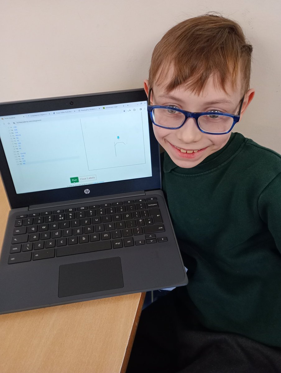 ParkstoneP's tweet image. Year 4 have been programming their screen turtles to write a letter in today&apos;s computing lesson. @HumberEdTrust #turtleacademy
