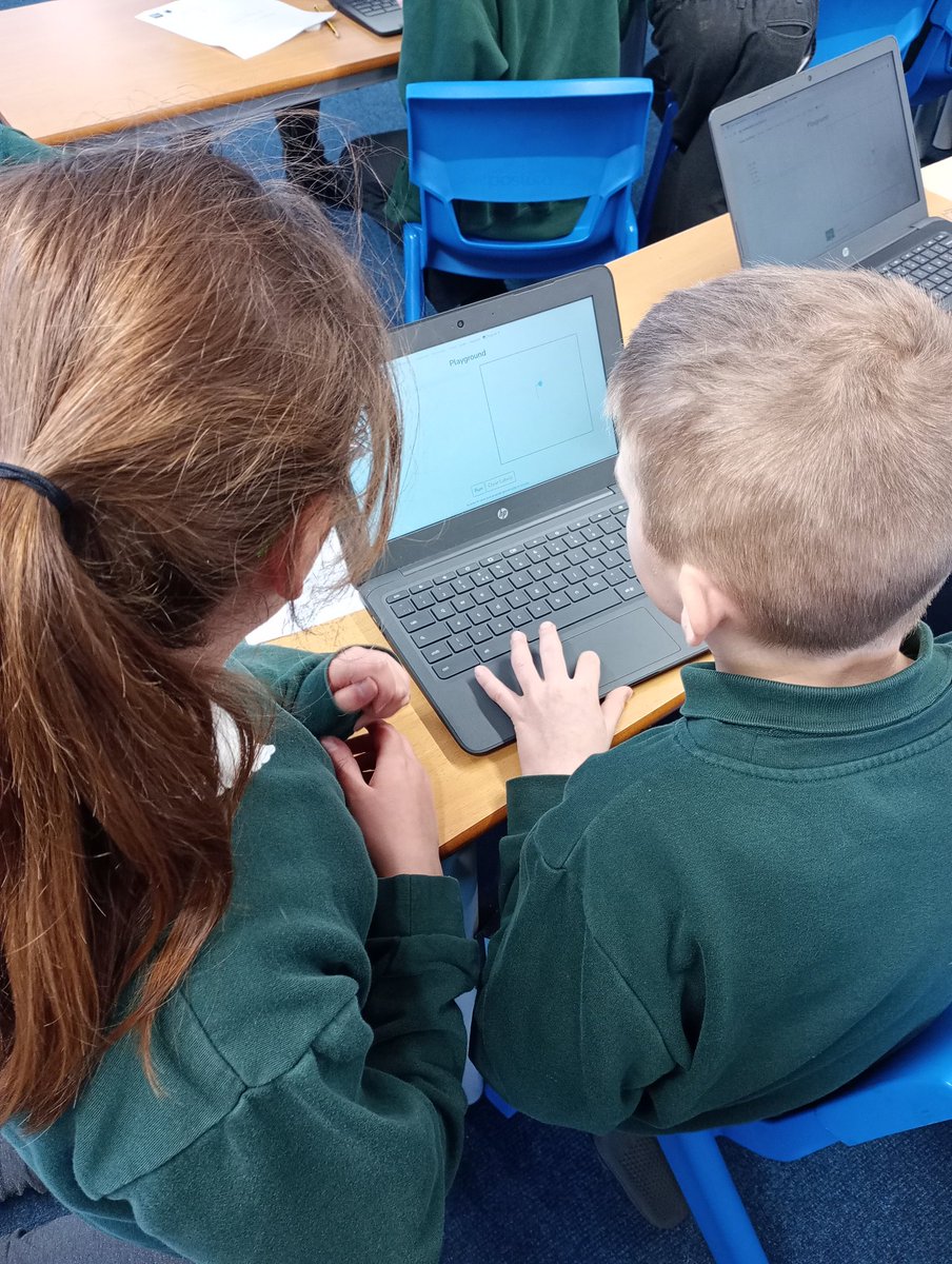 ParkstoneP's tweet image. Year 4 have been programming their screen turtles to write a letter in today&apos;s computing lesson. @HumberEdTrust #turtleacademy