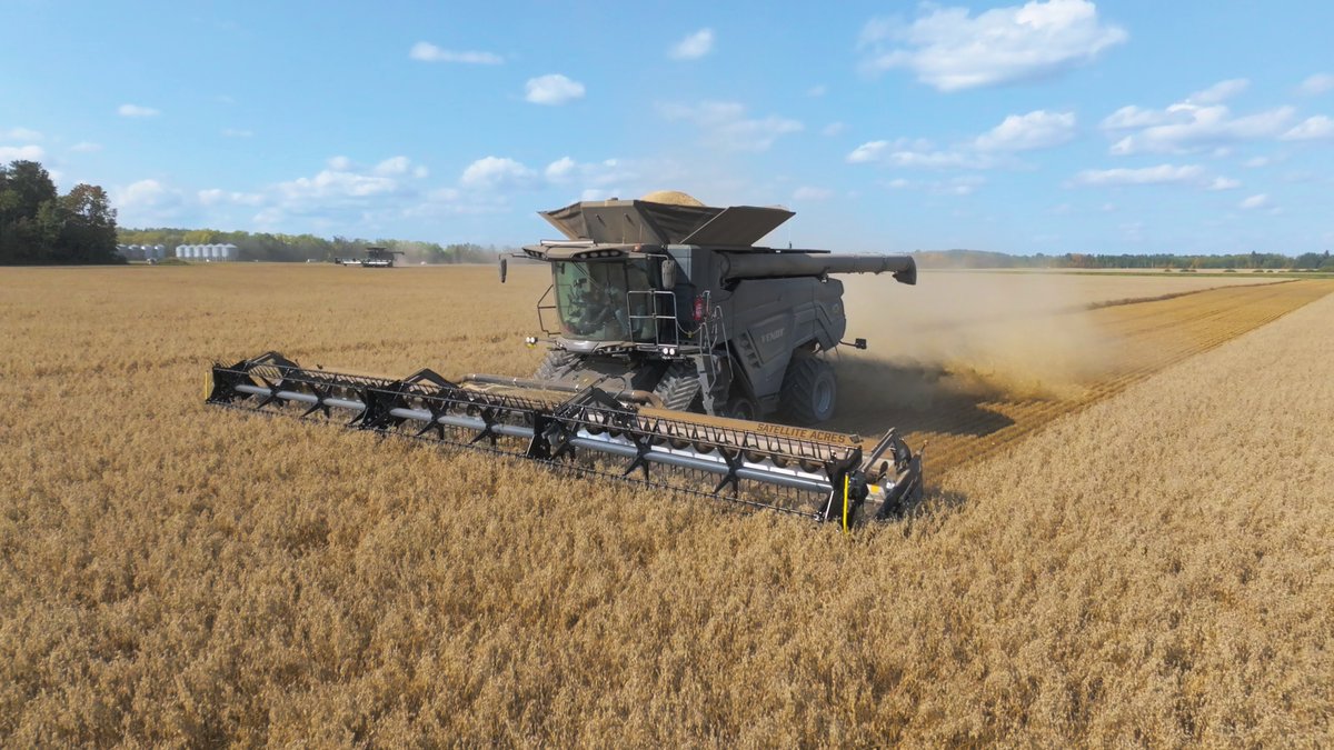 The IDEAL views #alberta  #sask  #saskagriculture  #harvest2023 #durum #canola  #oats  #fendt  #10t  #cdnag  #agriculture  #broadacrebros  #farmtok  #claas  #drone  #dji  #fyp  #elmersmfg  #Night #sunset #lifestyle #mavic3  #fall #trucking #bourgault  #spring  #fendt  #geringhoff