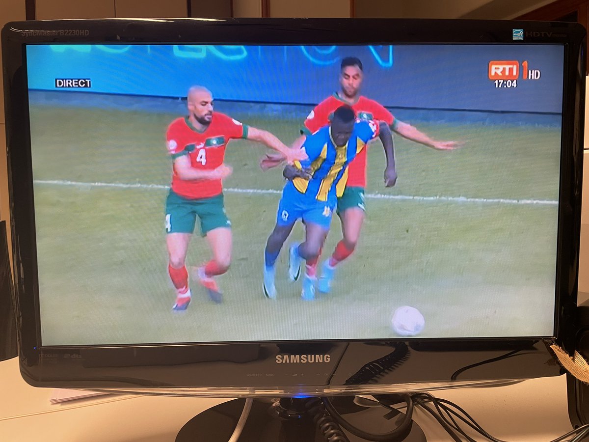 Puesto en la redacción para ver de reojo un Marruecos-Tanzania de la Copa de África en el canal de TV nacional de Costa de Marfil (RTI1)

Porque hay viejos hábitos que no se pierden 😂😂😂📡