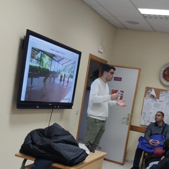 Hoy ha tenido lugar la reunión informativa para la semana de inmersión lingüistica que tendrá lugar en marzo.
Muchas gracias a todos por acudir y por participar
Juntos hacemos colegio
#Semanainmersión #bilingüismo #formación #reunión #familias