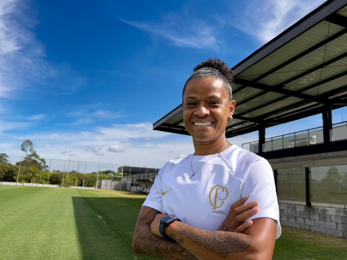 asbrabas's tweet photo. Ela está de volta! 💜

Maior jogadora da nossa história, a #E7ernaCapitã Grazi agora é nossa executiva de futebol. 

Vamos com tudo para esse novo desafio! https://t.co/IcVu6cKWzo