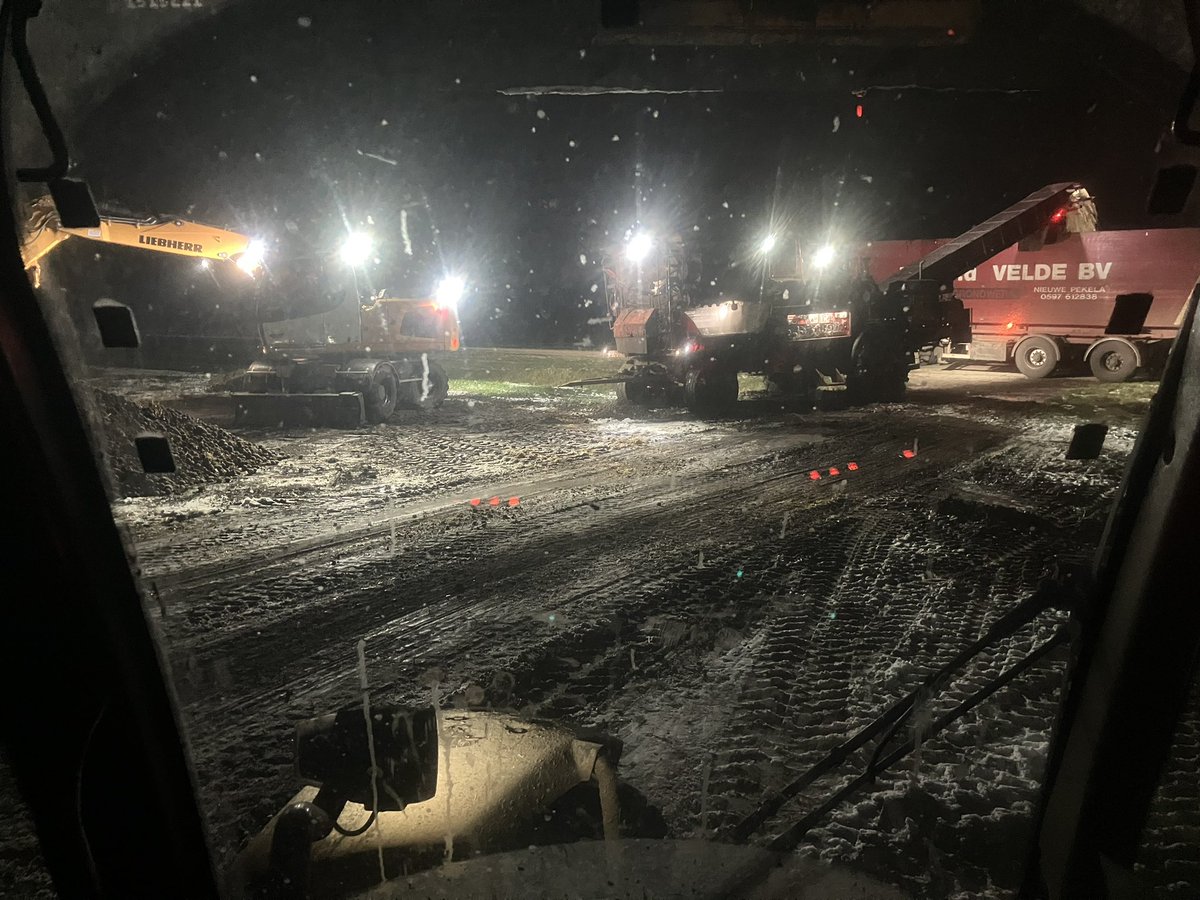 Niks winterslaap gewoon nog ff wat aard afleveren
#hhvandevelde
<a href="/Hgkiel46/">Harjo Kiel</a>