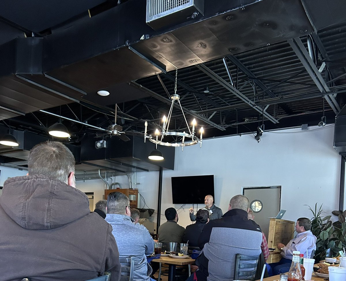 b2b_easycdl's tweet photo. We had a great time catching up with and meeting new friends at the TXTA Corpus Christi chapter meeting yesterday. Great presentation on the importance and value of a quality safety program for carriers and schools alike. Thank you #TXTA for all you do! https://t.co/TowHUsH2t9