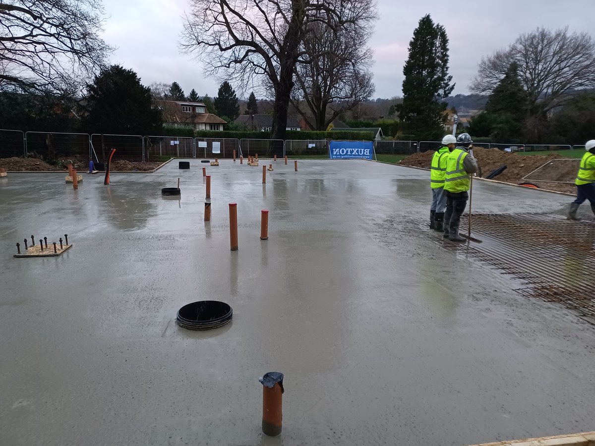 🎉 Big news at Master Park, Oxted! We've just poured the concrete slab for the new Park Hub. 🏗️ This key step is enhancing the 11-acre park into a vibrant community space. 🌳 Coming soon: a modern café, sports facilities & community rooms. #MasterPark #CommunityDevelopment