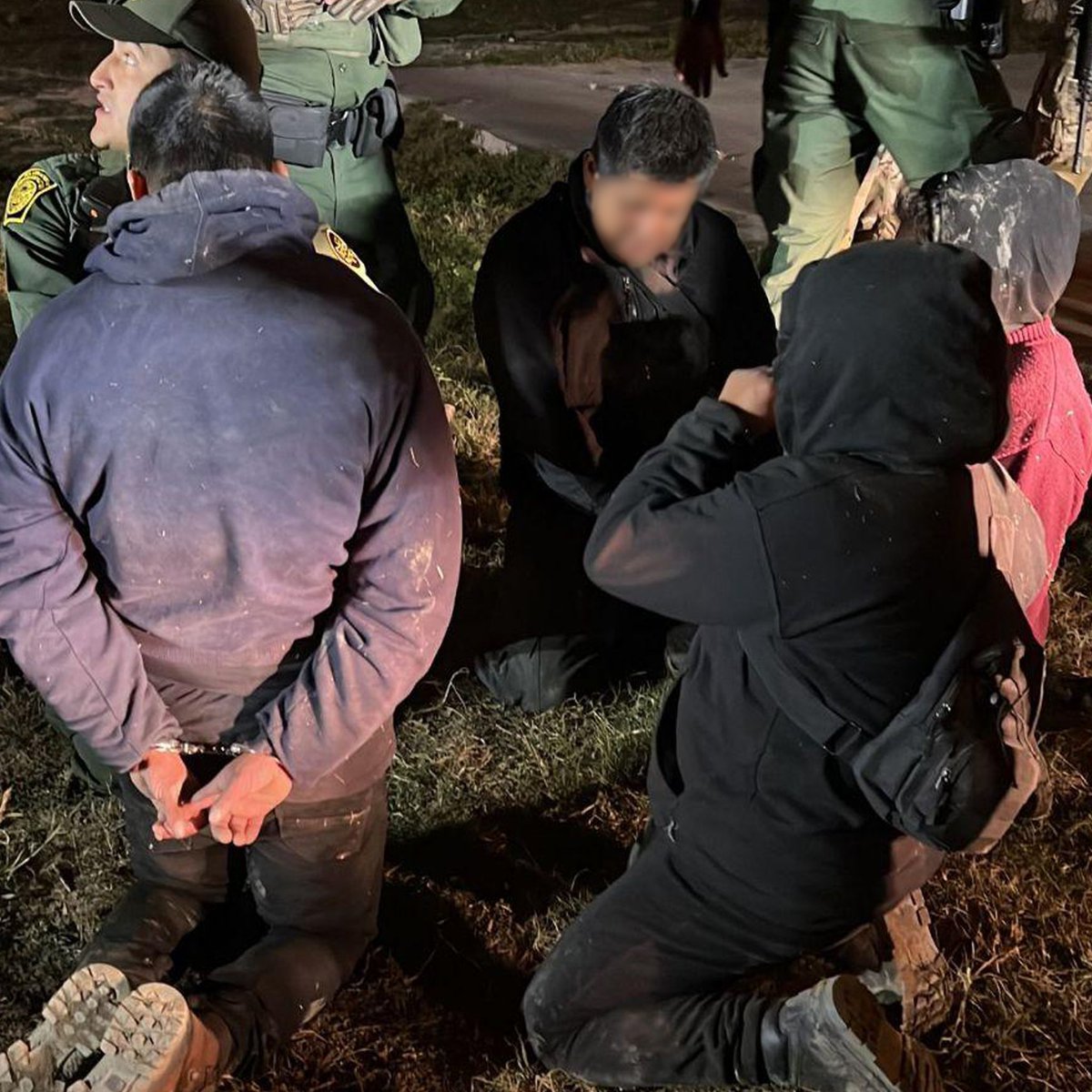 borderObserver's tweet photo. #STATUS 2024-Jan-18
Search Engine 83 Headlines for #Wednesday 17 Jan 2024
#Overload_unload by 2pm MT
https://t.co/S4TzxLw0Tu
#Photos @USBPChiefLRT 17 Jan
Over the weekend, #LaredoSector agents apprehend & #turnback multiple #largeGroups of #illegals
https://t.co/kGlDp1dUNR
